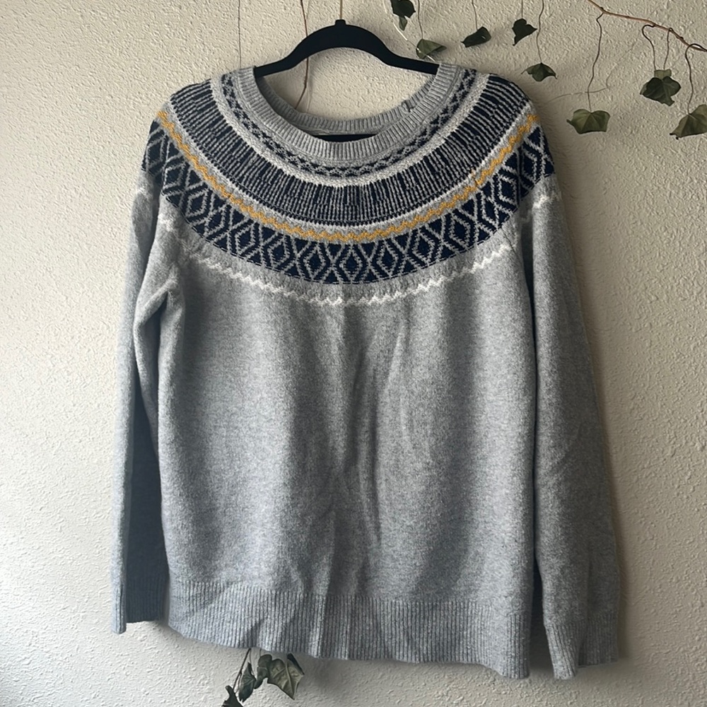 st. john’s bay grey and blue sweater patterned neckline size L
